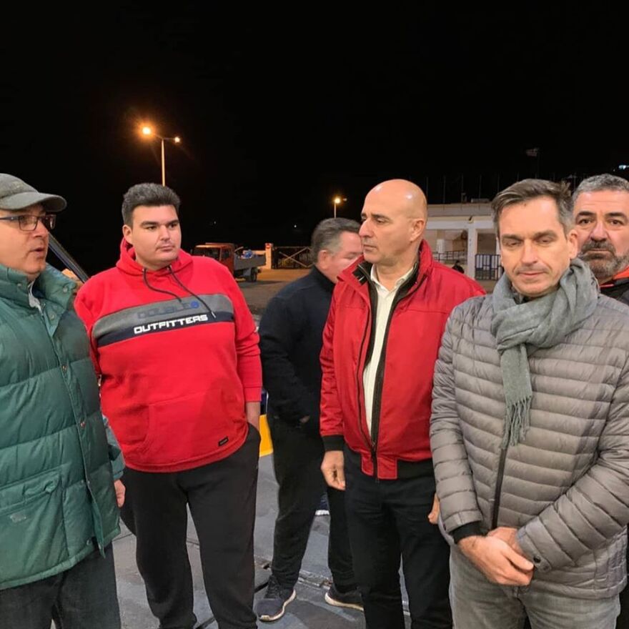 Λέρος: Κάτοικοι απέκλεισαν το λιμάνι για να μην αποβιβαστούν πρόσφυγες