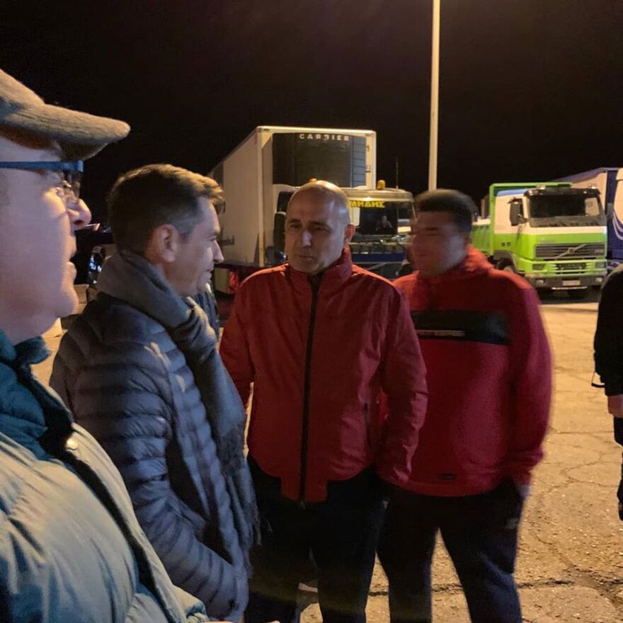 Λέρος: Κάτοικοι απέκλεισαν το λιμάνι για να μην αποβιβαστούν πρόσφυγες