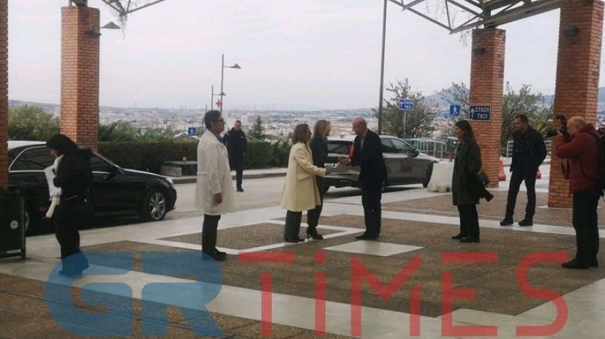 Μαρέβα Μητσοτάκη: Επισκέφθηκε το νοσοκομείο Παπαγεωργίου και μοίρασε δώρα στα παιδιά