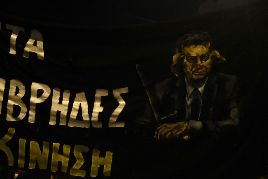 Επέτειος Γρηγορόπουλου: Μολότοφ και δεκάδες προσαγωγές στα Εξάρχεια μετά την ειρηνική πορεία