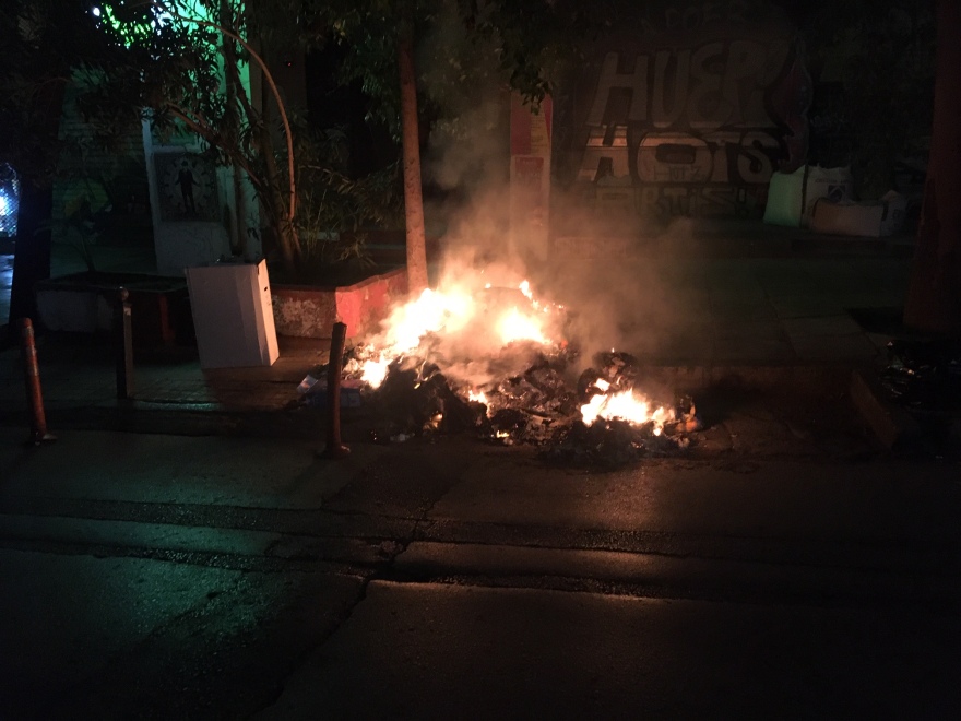 Επέτειος Γρηγορόπουλου: Μολότοφ και δεκάδες προσαγωγές στα Εξάρχεια μετά την ειρηνική πορεία