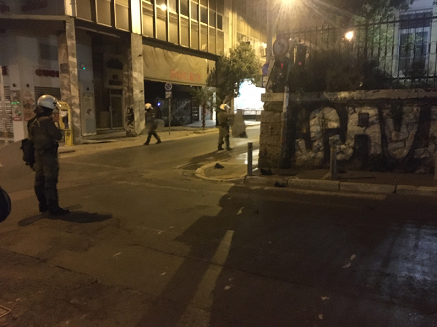 Επέτειος Γρηγορόπουλου: Μολότοφ και δεκάδες προσαγωγές στα Εξάρχεια μετά την ειρηνική πορεία