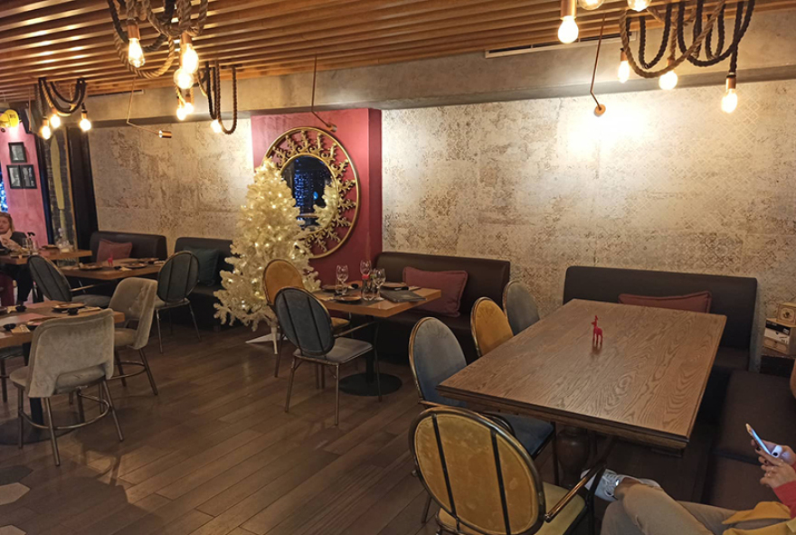 Minister: Χριστουγεννιάτικο πάρτι από το νέο επιχειρηματικό στέκι στην παραλιακή