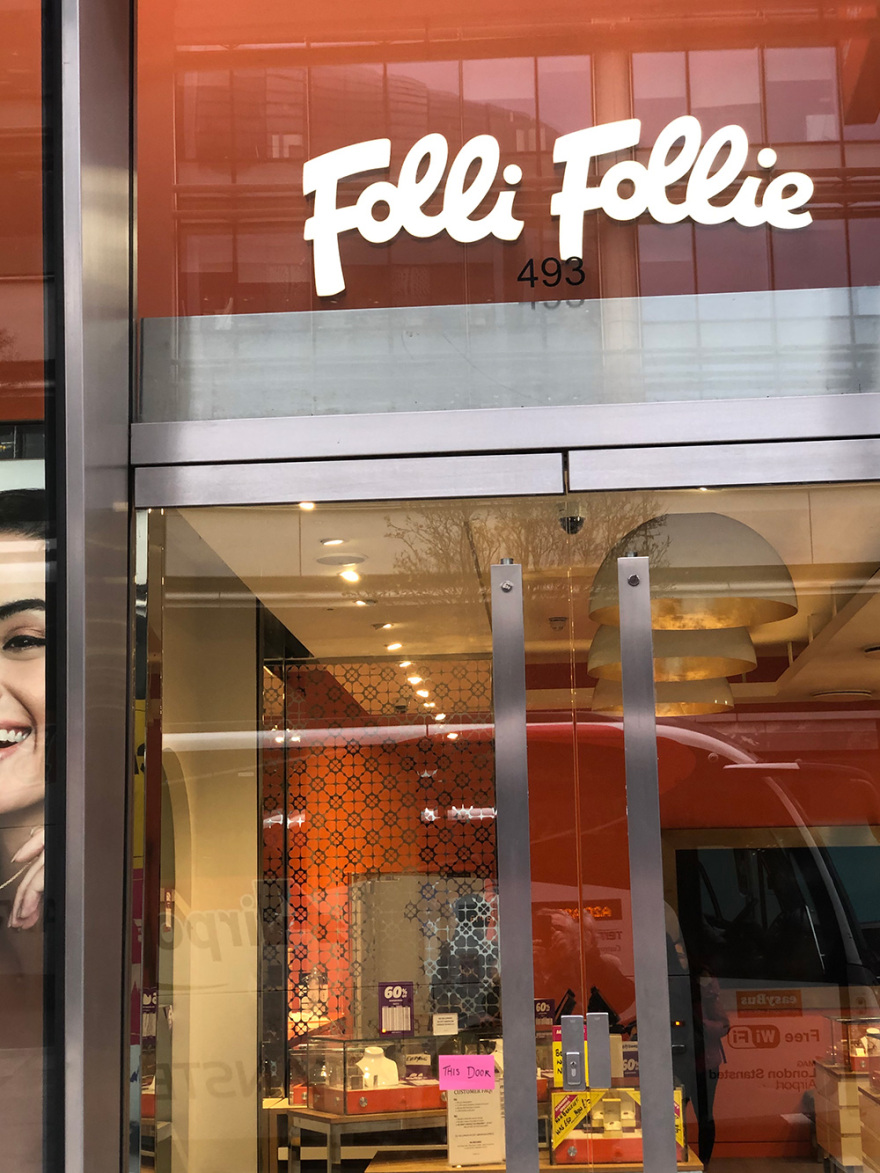 Κλείνουν τα Folli Follie στην Όξφορντ Στριτ - Δείτε φωτογραφίες