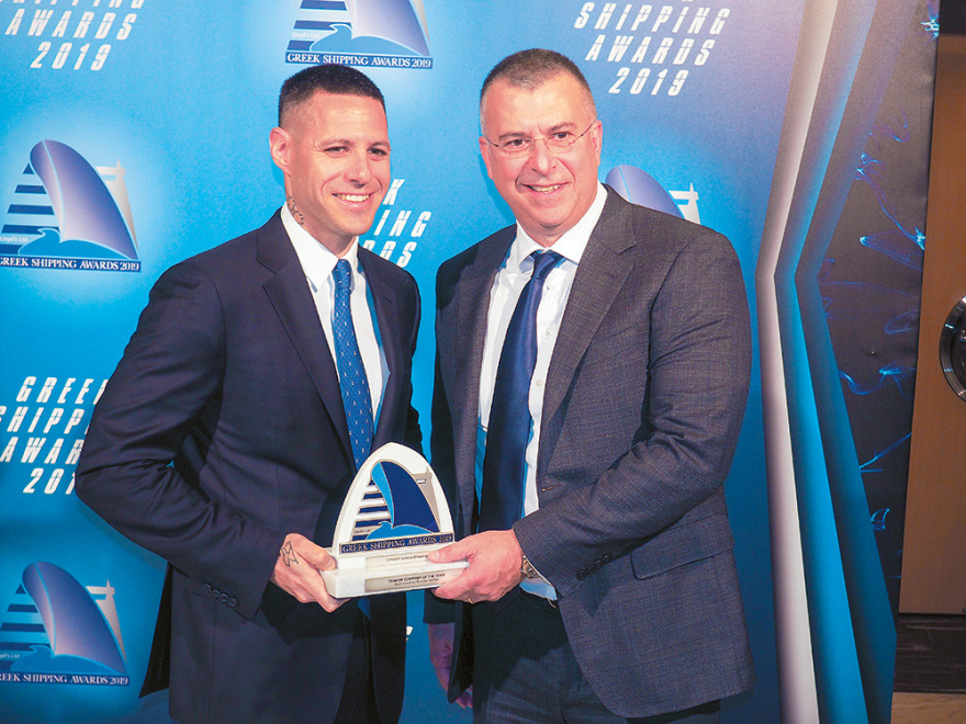 Ο Πάρις στα χνάρια του καπετάν Γιάννη Λάτση