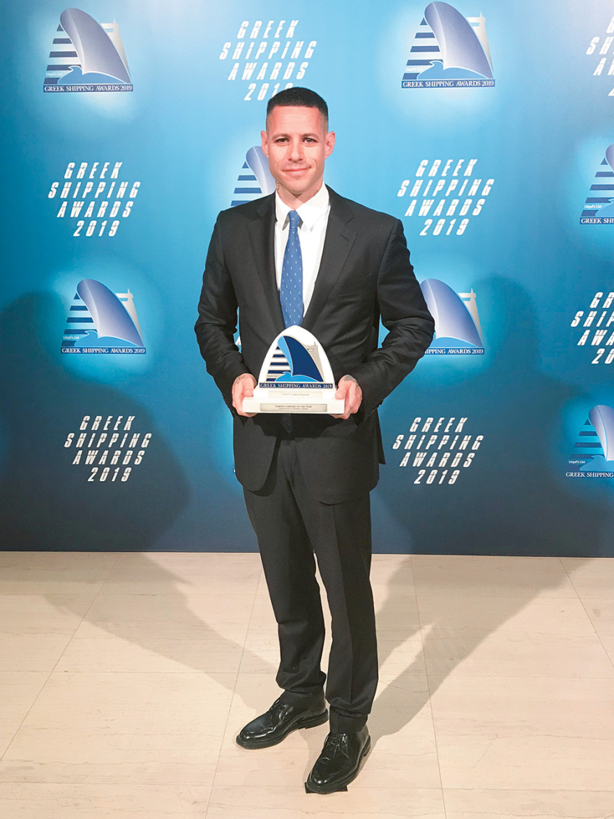 Ο Πάρις στα χνάρια του καπετάν Γιάννη Λάτση