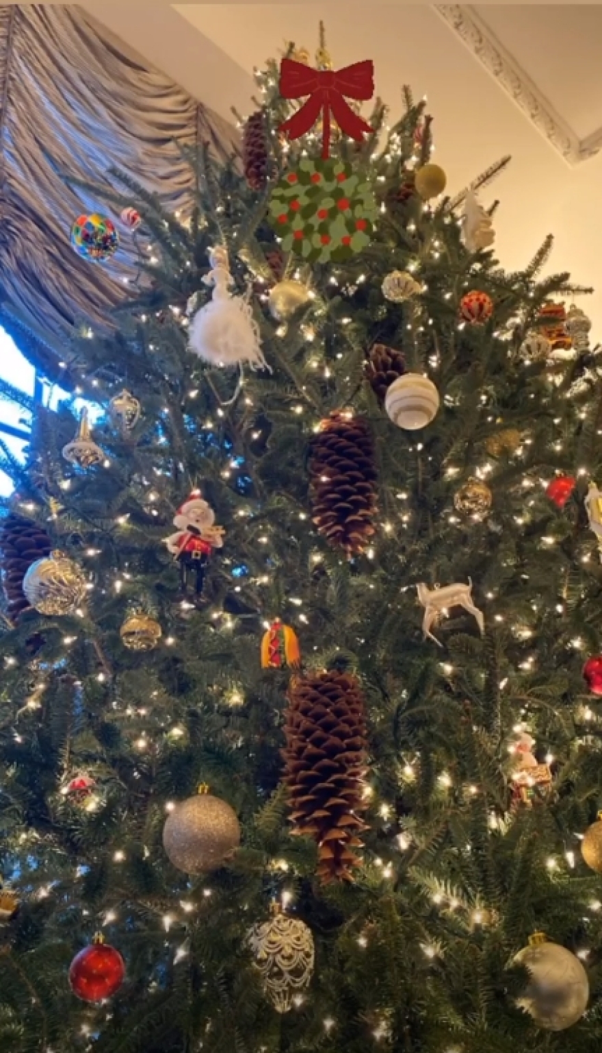 Η Μαρί Σαντάλ στόλισε με την κόρη της το δέντρο τους