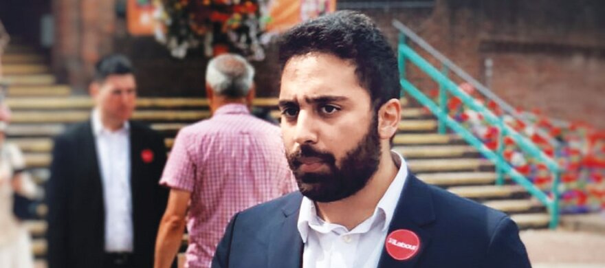 Βρετανία: Ένας 25χρονος μετανάστης απειλεί να εκθρονίσει τον Τζόνσον από την εκλογική του περιφέρεια