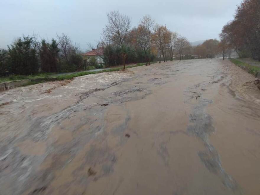 Κακοκαιρία «Διδώ»: Πλημμύρισαν τα παράλια της Αγιάς στη Λάρισα – Αποκλεισμένοι οι κάτοικοι