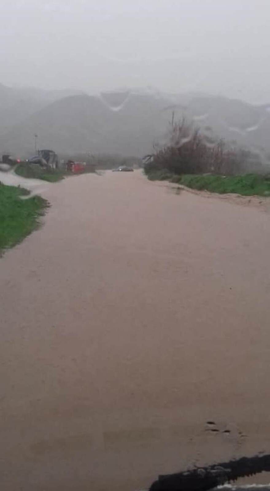 Κακοκαιρία «Διδώ»: Πλημμύρισαν τα παράλια της Αγιάς στη Λάρισα – Αποκλεισμένοι οι κάτοικοι