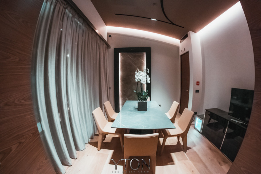 Μετά τα γήπεδα... σουίτες και στα μπουζούκια