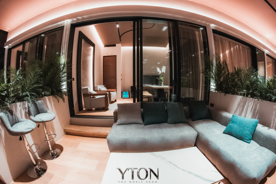 Μετά τα γήπεδα... σουίτες και στα μπουζούκια