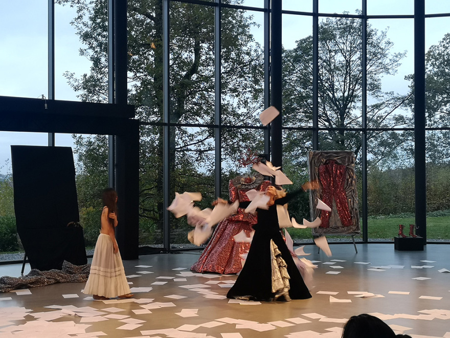 Νίκος Φλώρος: Η νέα έκθεση «Χωρίς πατρίδα: Μήδεια - Κάλλας» στη Γερμανία