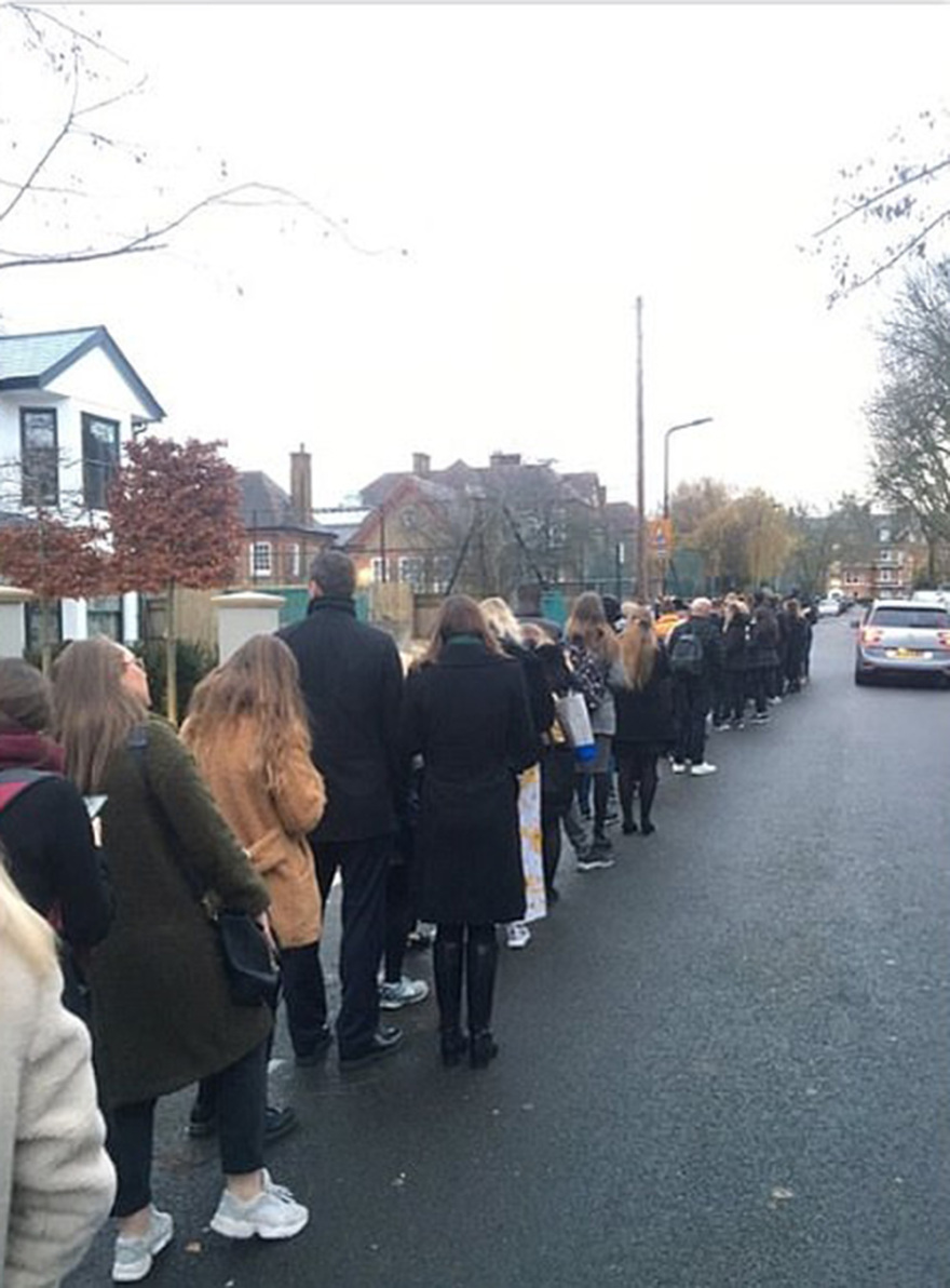 Βρετανικές εκλογές: Ουρές σε πολλά εκλογικά κέντρα 