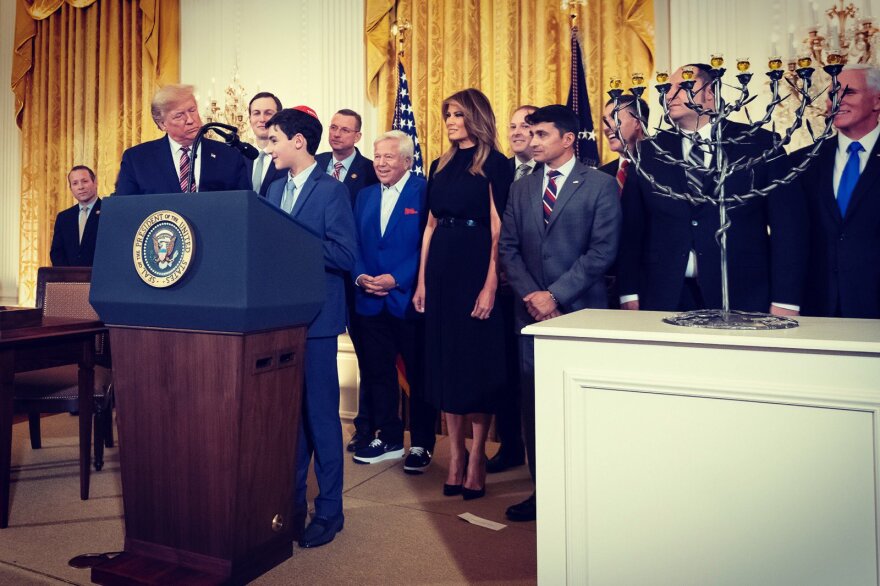 Φωτογραφίες: Κατάμεστος ο Λευκός Οίκος, γιόρτασε το Χανουκά