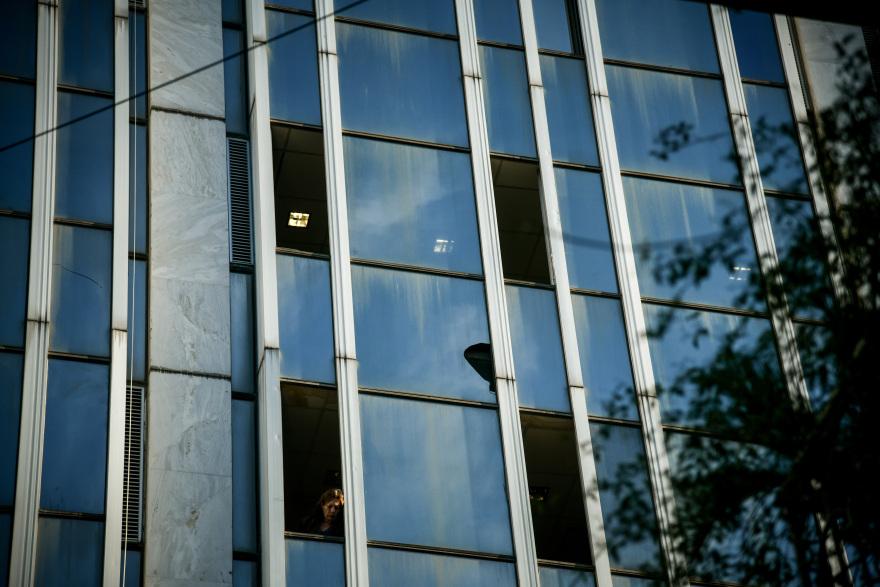 Κουκάκι: Υπάλληλος της Περιφέρειας ο 45χρονος που σκοτώθηκε πέφτοντας από τον πέμπτο όροφο του κτηρίου