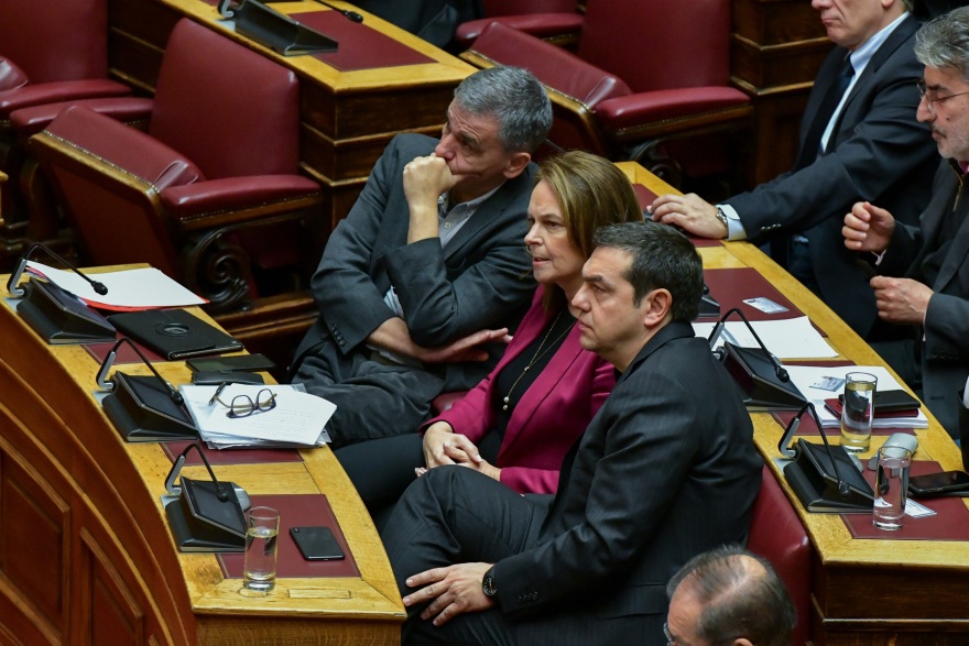 Βουλή: Σε εξέλιξη η συζήτηση για τον προϋπολογισμό - Παρόντες Μητσοτάκης και Τσίπρας
