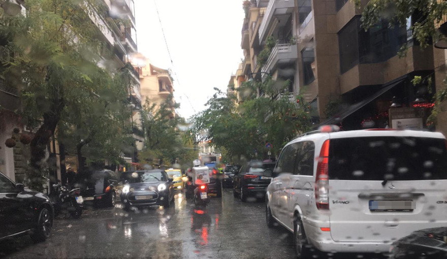 Κυκλοφοριακό χάος στην Αθήνα - Άφαντη η δημοτική αστυνομία