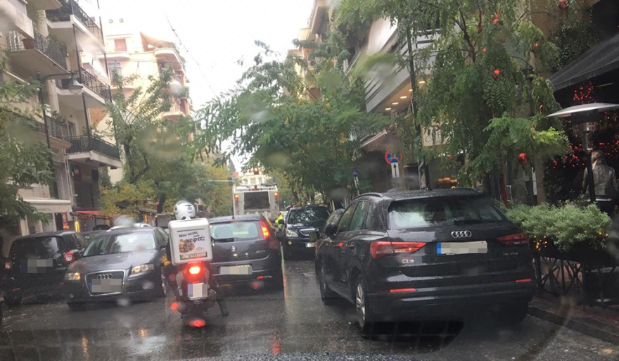 Κυκλοφοριακό χάος στην Αθήνα - Άφαντη η δημοτική αστυνομία