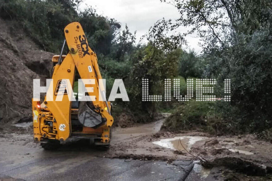Ηλεία: Κόπηκε ο δρόμος τη νύχτα στο Μουζάκι λόγω των κατολισθήσεων