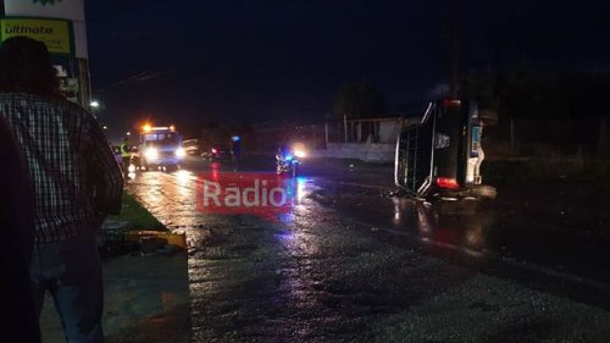 Κρήτη: Αγροτικό καρφώθηκε σε βενζινάδικο - Τέσσερις τραυματίες