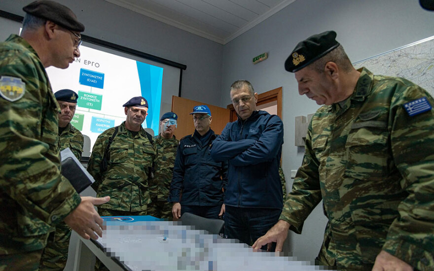 Μεταναστευτικό: Συρματοπλέγματα και κοινές περιπολίες Στρατού-Αστυνομίας στα σύνορα