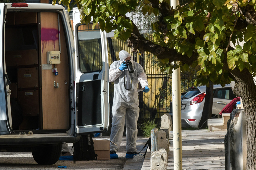 Βρέθηκε εκρηκτικός μηχανισμός πίσω από το ΑΤ Ζωγράφου - Δείτε τη στιγμή της ελεγχόμενης έκρηξης