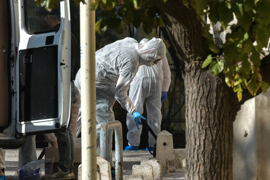 Βρέθηκε εκρηκτικός μηχανισμός πίσω από το ΑΤ Ζωγράφου - Δείτε τη στιγμή της ελεγχόμενης έκρηξης