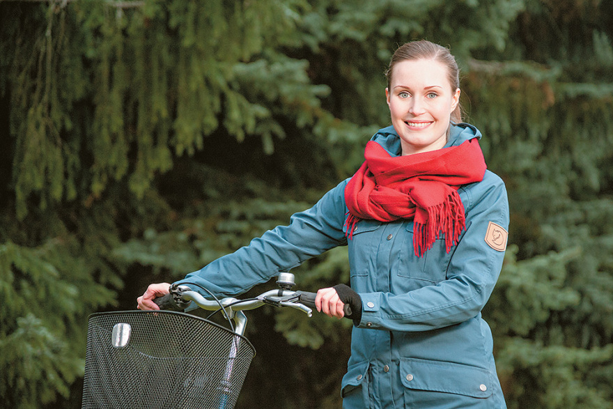 Σάνα Μαρίν: Διχάζει τη Φινλανδία το βαθύ ντεκολτέ της πρωθυπουργού σε εξώφυλλο περιοδικού