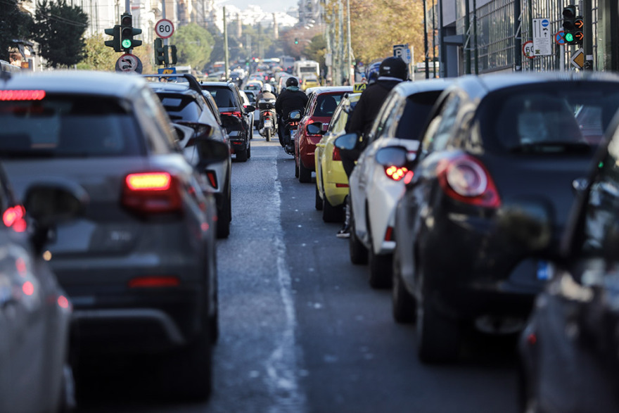 Κίνηση: Μεγάλο μποτιλιάρισμα στους δρόμους- Δεύτερος γύρος ταλαιπωρίας - Δείτε Live
