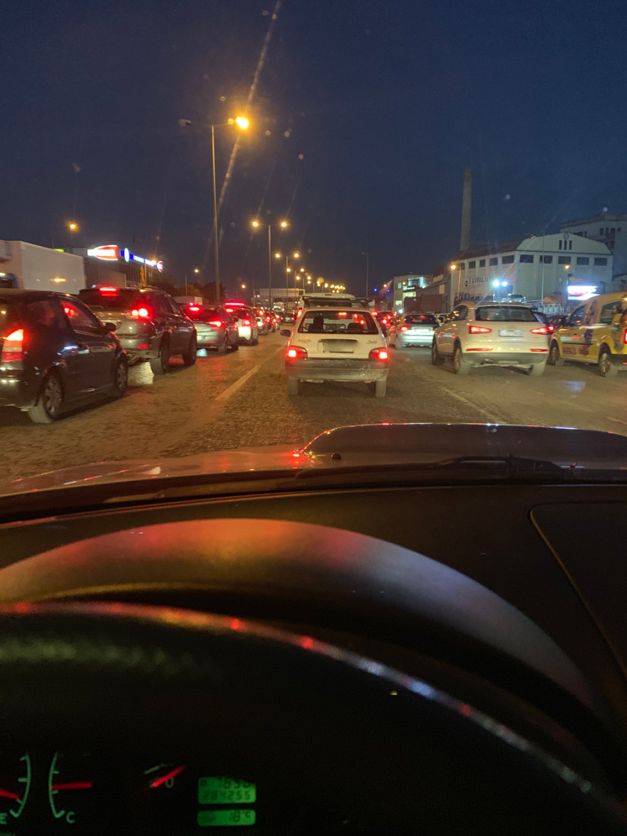 Κίνηση: Μεγάλο μποτιλιάρισμα στους δρόμους- Δεύτερος γύρος ταλαιπωρίας - Δείτε Live