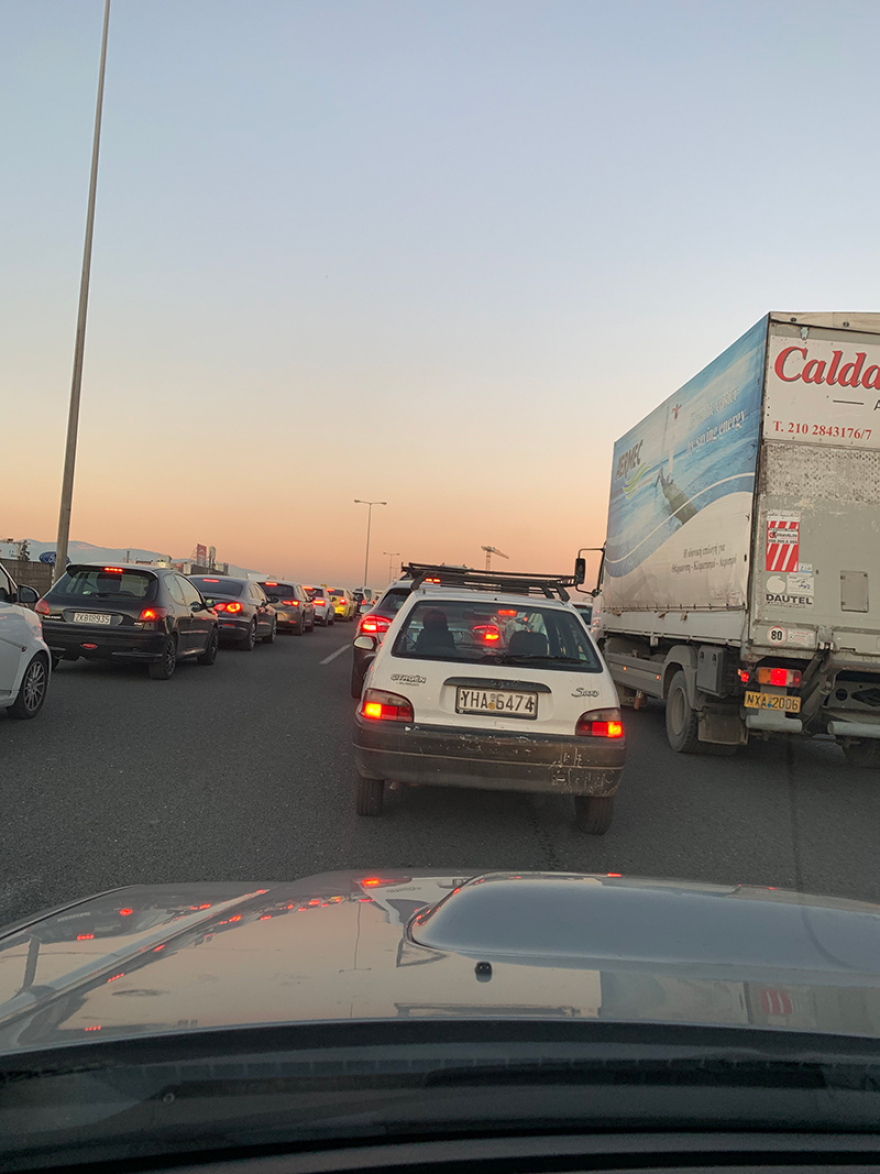 Κίνηση: Μεγάλο μποτιλιάρισμα στους δρόμους- Δεύτερος γύρος ταλαιπωρίας - Δείτε Live