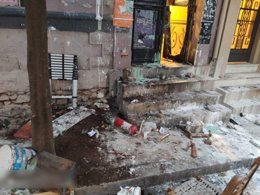 ΕΛΑΣ: Έτσι έγινε η επιχείρηση στο Κουκάκι - Παγίδα θανάτου με καρφιά και «καταπέλτη» είχαν φτιάξει οι καταληψίες