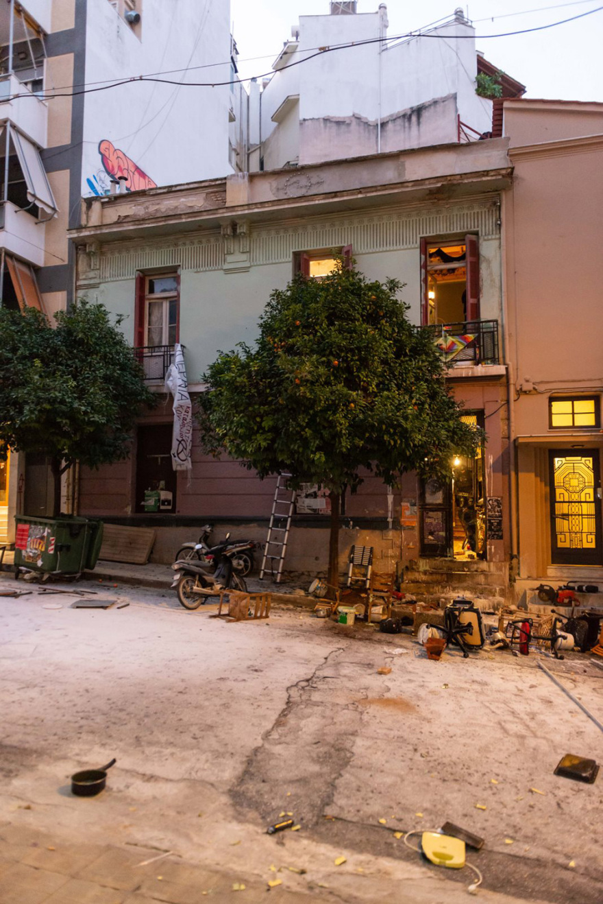 ΕΛΑΣ: Έτσι έγινε η επιχείρηση στο Κουκάκι - Παγίδα θανάτου με καρφιά και «καταπέλτη» είχαν φτιάξει οι καταληψίες