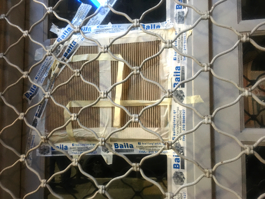 «Αντίποινα» κουκουλοφόρων για την εκκένωση των καταλήψεων στο Κουκάκι - Έσπασαν ATM, καφετέρια και σούπερ μάρκετ