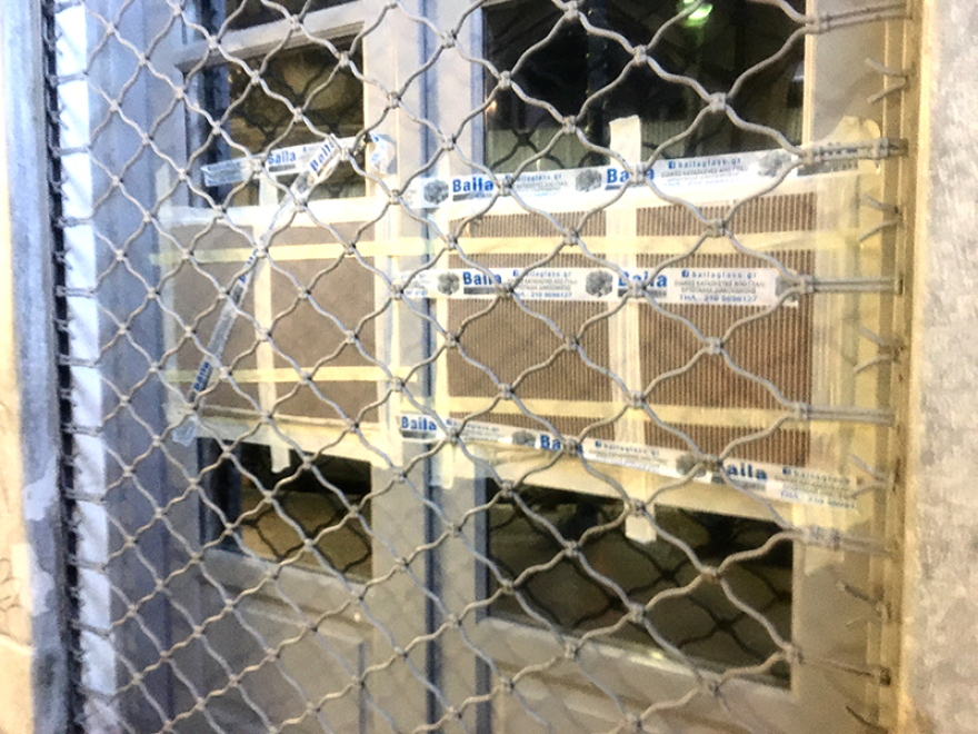 «Αντίποινα» κουκουλοφόρων για την εκκένωση των καταλήψεων στο Κουκάκι - Έσπασαν ATM, καφετέρια και σούπερ μάρκετ