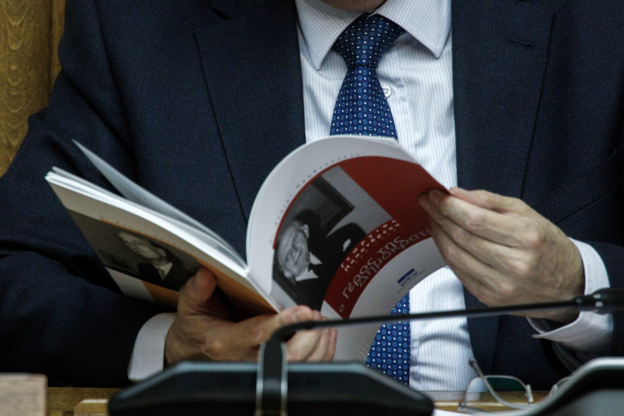 Βουλή: 158 «ναι» στον προϋπολογισμό - 2,8% ανάπτυξη και 1,81 δισ. ελαφρύνσεις