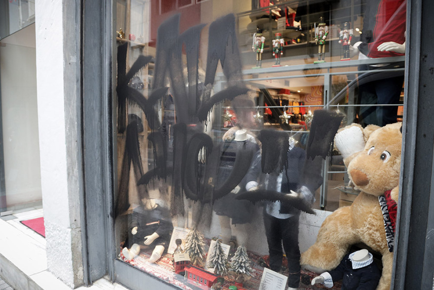 Διπλό μέτωπο μετά την εκκένωση καταλήψεων: Πόλεμος κυβέρνησης-ΣΥΡΙΖΑ και «αντίποινα» αντιεξουσιαστών