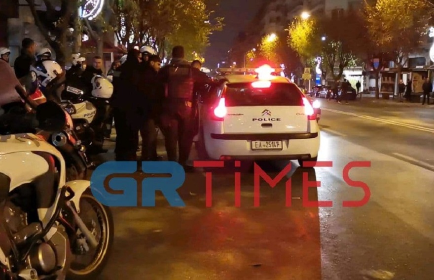 Θεσσαλονίκη: Αντιεξουσιαστές έσπασαν βιτρίνες καταστημάτων