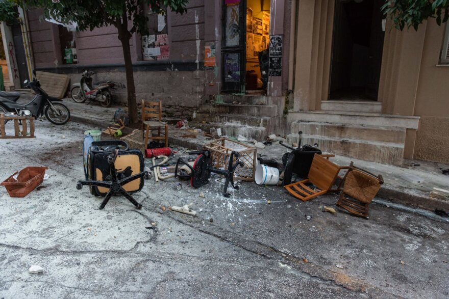 Κουκάκι: Στον εισαγγελέα οι καταγγελίες για αστυνομική βία - «Πόλεμος» από τον ΣΥΡΙΖΑ με... πλαστικές σφαίρες