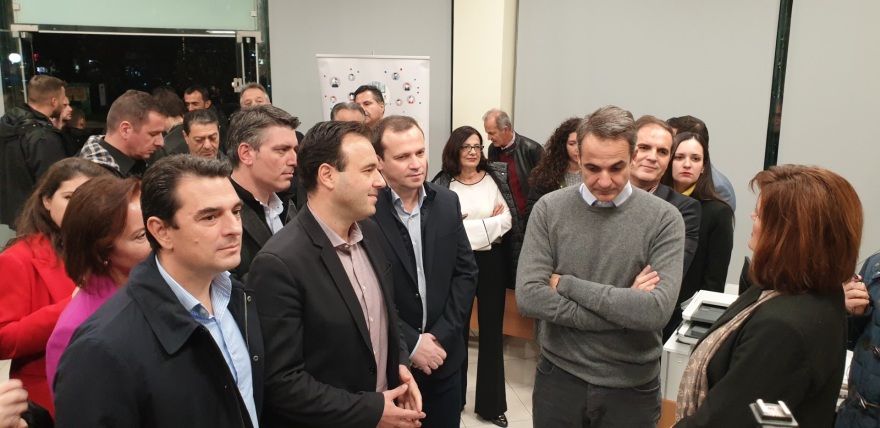 Τρίκαλα: Ο Κυριάκος Μητσοτάκης στον χριστουγεννιάτικο «Μύλο των Ξωτικών»