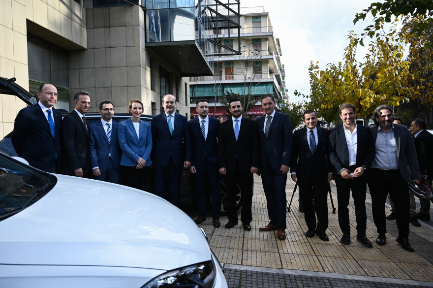 Τα πρώτα ηλεκτρικά αυτοκίνητα στο υπουργείο Περιβάλλοντος