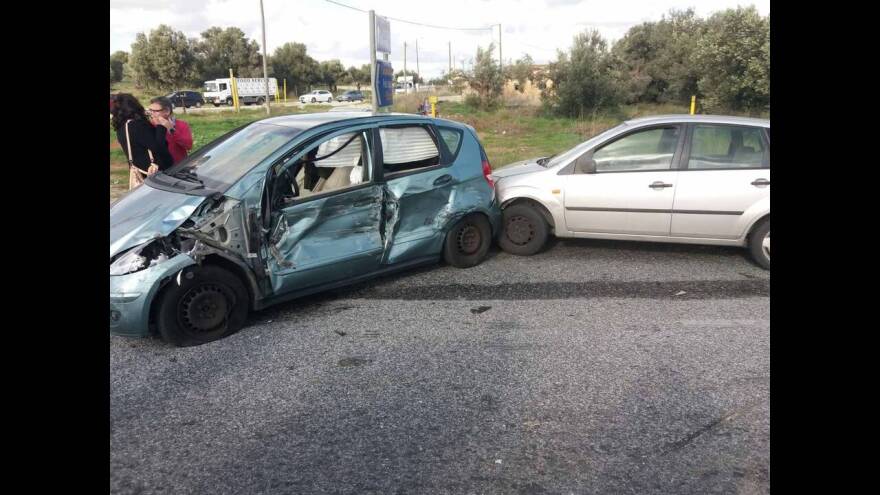 Χάος στο Κορωπί: Κινηματογραφική καταδίωξη κατέληξε σε καραμπόλα