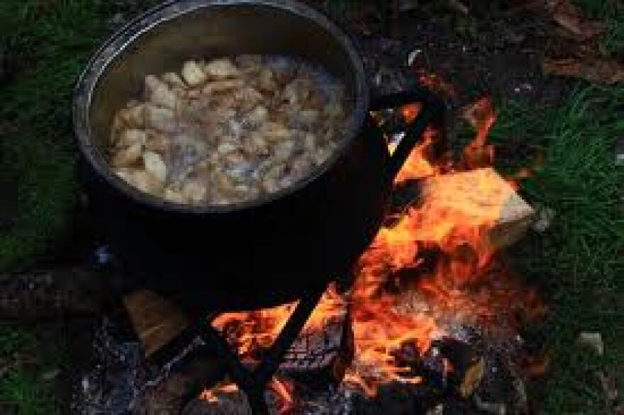 Χριστούγεννα στη Ρούμελη: Οι «τσιγαρίθρες», τα «μπουμπάρια» και οι «βασιλοκουλούρες» 