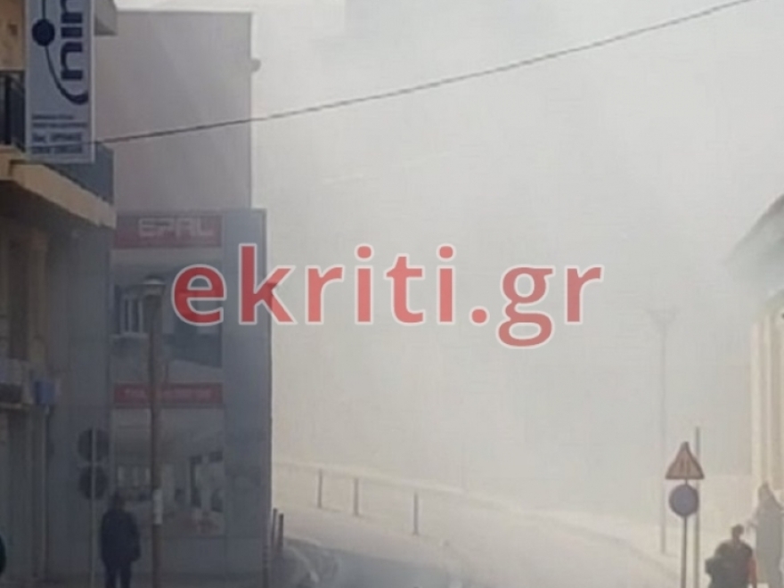 Ηράκλειο: Φωτιά σε συνεργείο - Επιχειρούν δέκα πυροσβέστες