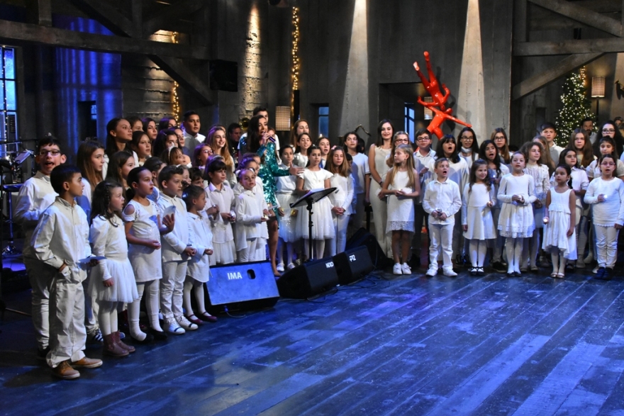 «Στην υγειά μας ρε παιδιά»: Ρεβεγιόν Χριστουγέννων με τον Σπύρο Παπαδόπουλο - Δείτε φωτογραφίες