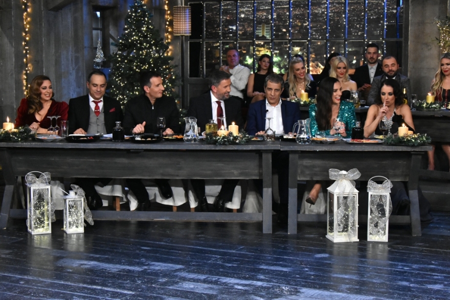 «Στην υγειά μας ρε παιδιά»: Ρεβεγιόν Χριστουγέννων με τον Σπύρο Παπαδόπουλο - Δείτε φωτογραφίες