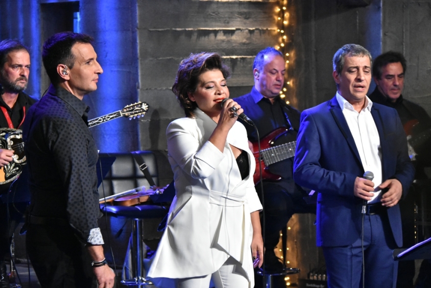 «Στην υγειά μας ρε παιδιά»: Ρεβεγιόν Χριστουγέννων με τον Σπύρο Παπαδόπουλο - Δείτε φωτογραφίες