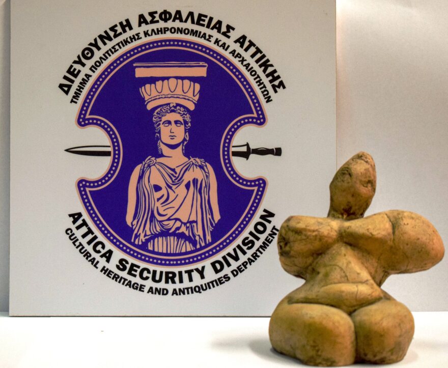 Πειραιάς: Συνελήφθησαν γιατρός με τη σύζυγό του με αρχαία αντικείμενα μεγάλης αξίας