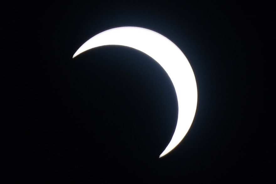 Εντυπωσιακές εικόνες: Δείτε την τελευταία έκλειψη για το 2019